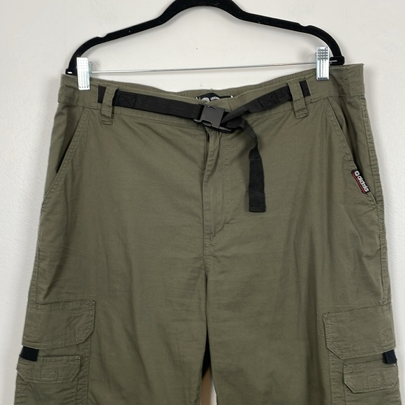 Akademiks Mens XL Cargo Shorts 8 Pockets Attached Front Belt Cotton Green Shorts - Picture 3 of 9
